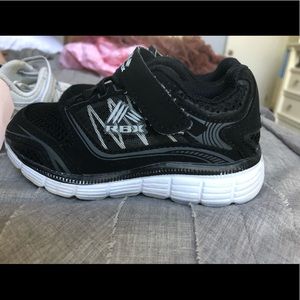 Reebok toddler boys sneakers. EUC.